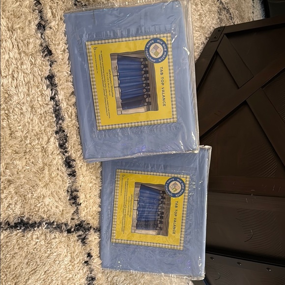 Valance Set Blue with white buttons - Picture 2 of 5